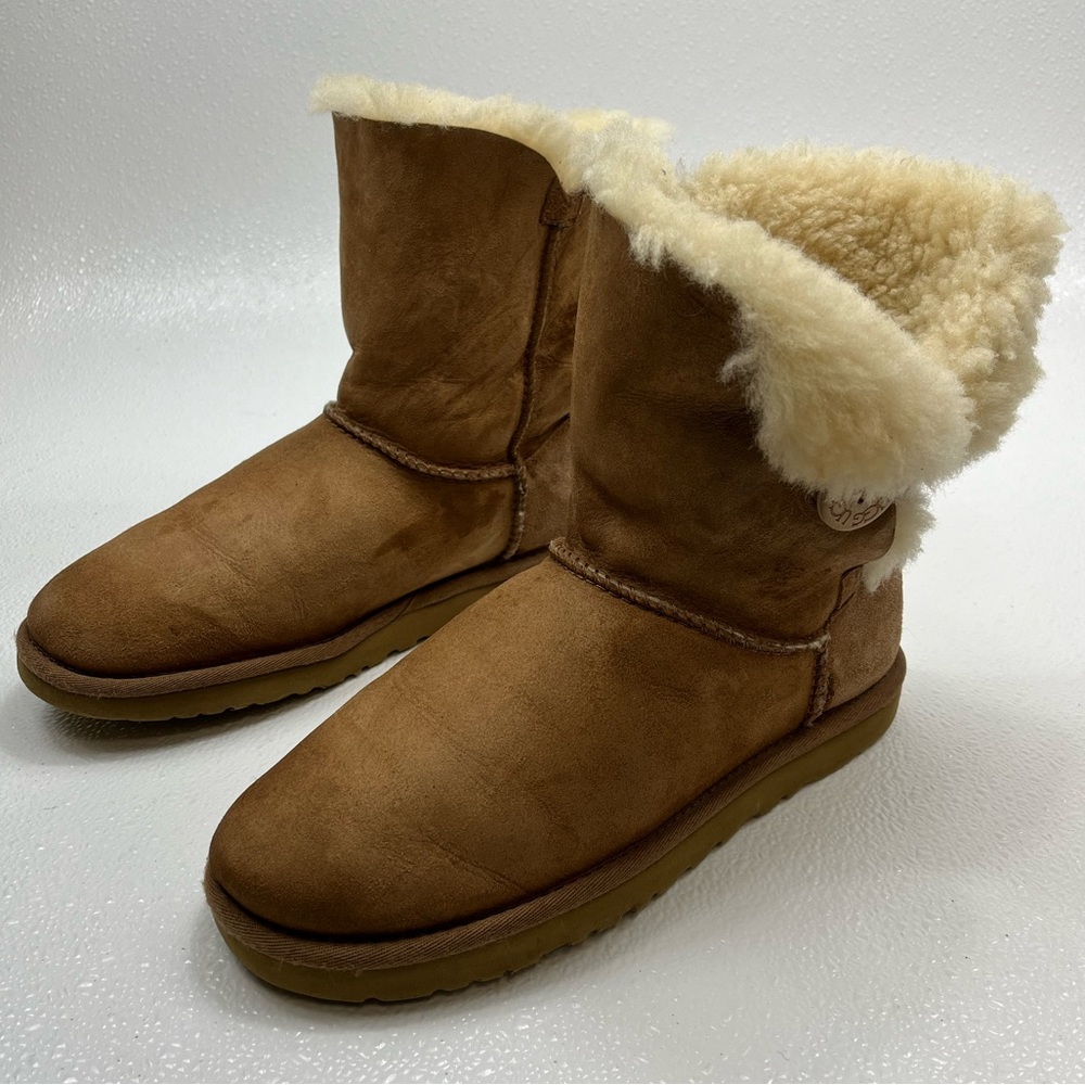 Women’s UGG S/N 5803 Bailey Button II Winter Tan Boots Size 8